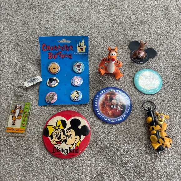 Disney Other - Vintage Disneyland/Walt Disney World Lot Character Buttons Pins Keychains
